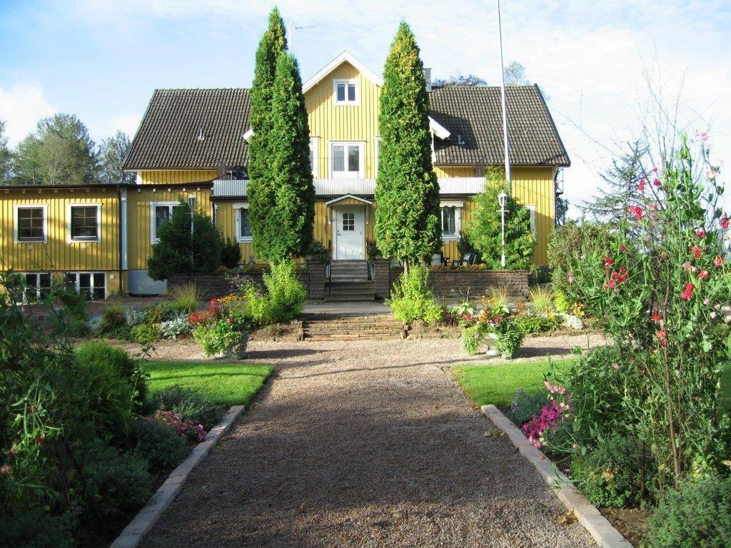 Vaenhems Cafe & Vandrarhem Korsberga Buitenkant foto